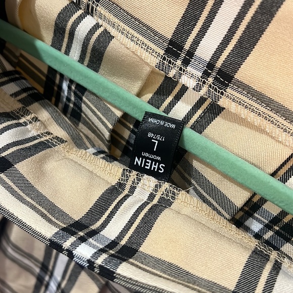 Pleated Skirt - Picture 3 of 4